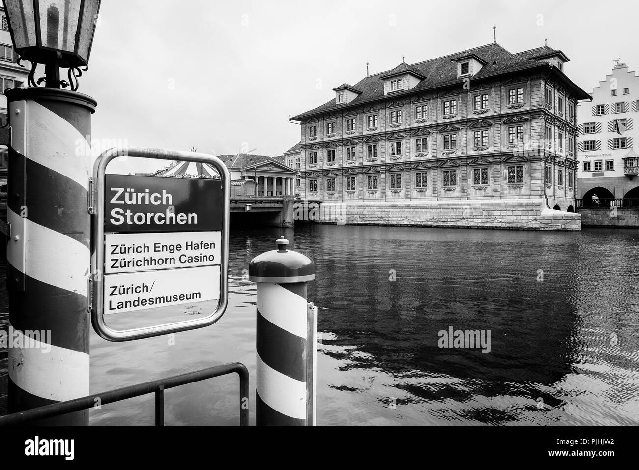 Pier auf der Limmat, Zürich, Schweiz Stockfoto