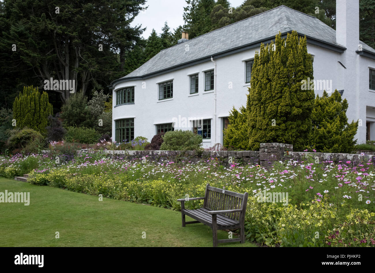 Inverewe Haus, Poolewe, Schottland, fotografiert aus dem Garten an einem klaren Sommer. Stockfoto