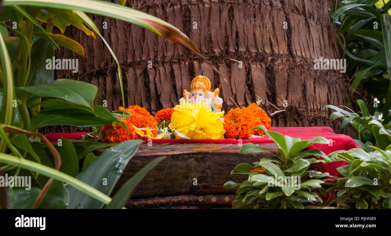 Miniatur Idol von Lord Ganesha, der hinduistische Gott der Weisheit. 10-tägige Ganpati festival Verehrung Lord Ganesha beginnt 13. September 2018. Stockfoto