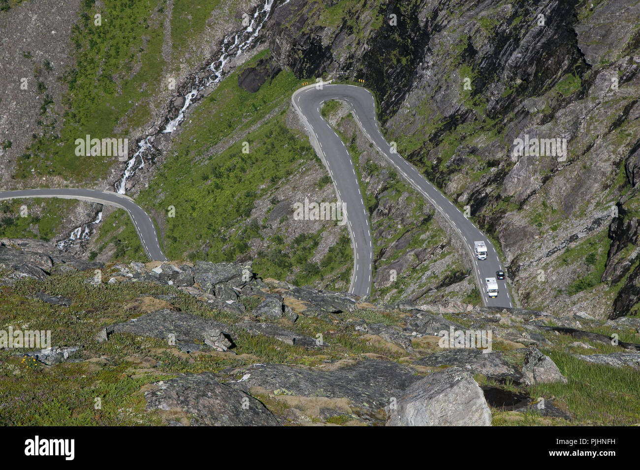 Blick auf die Straße - berühmte Trollstigen nationale touristische Route. Stockfoto