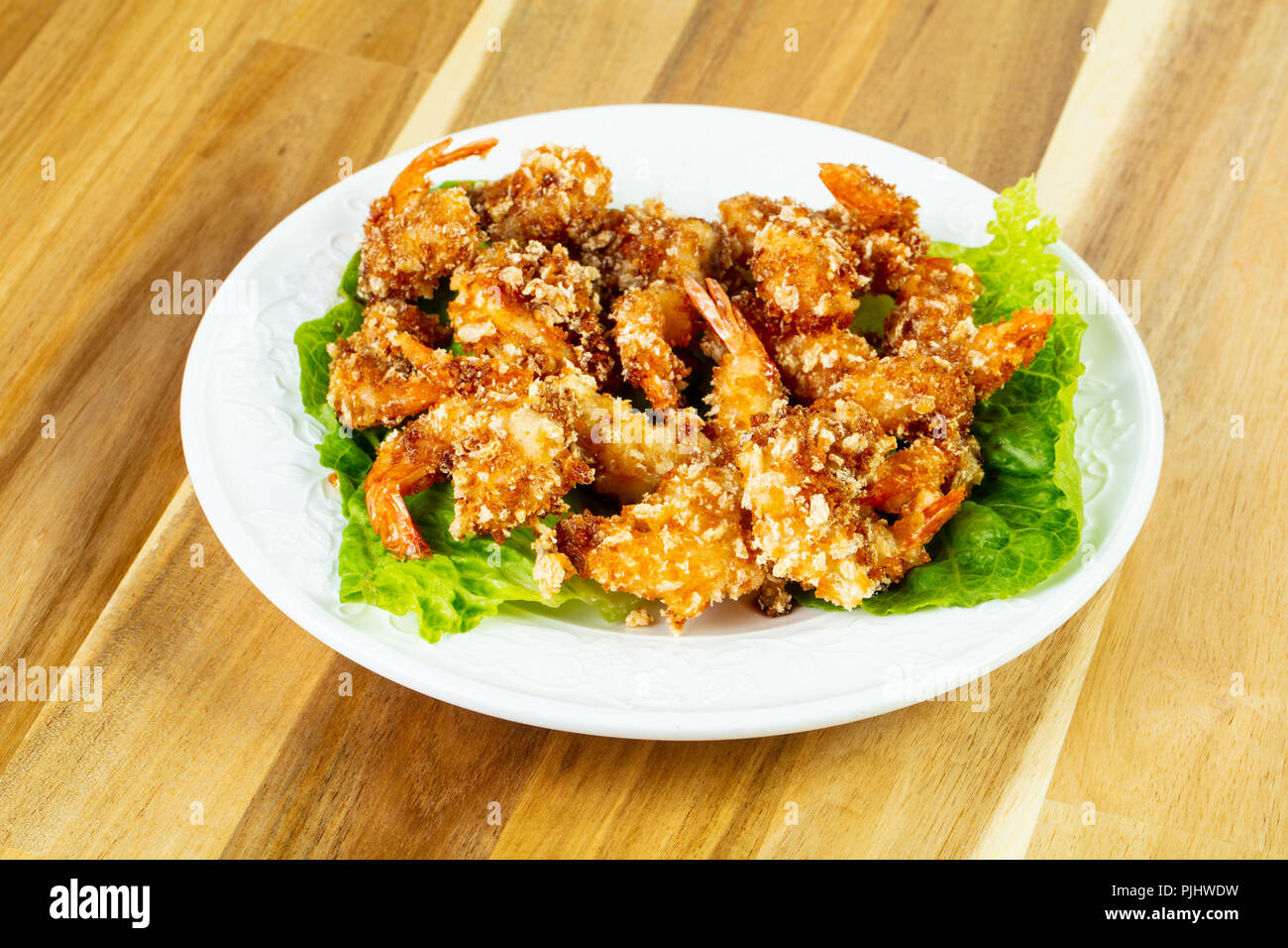 Teig Garnelen mit Salat Stockfoto