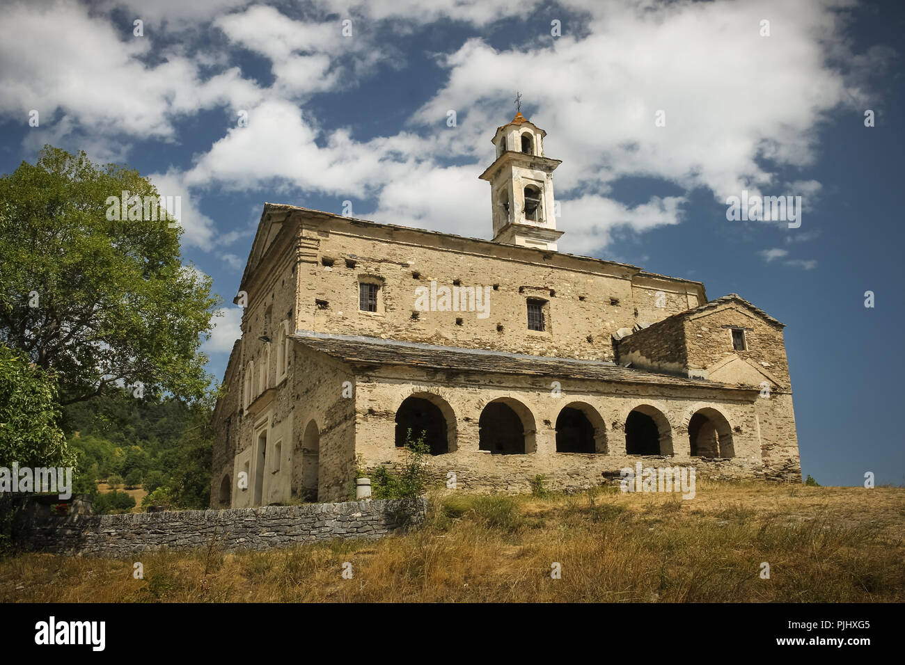 Heiligtum Santuario (Kirche) di Santa Maria di Morinesio (Stroppo, Valle Maira, Cuneo, Piemont, Italien) Stockfoto