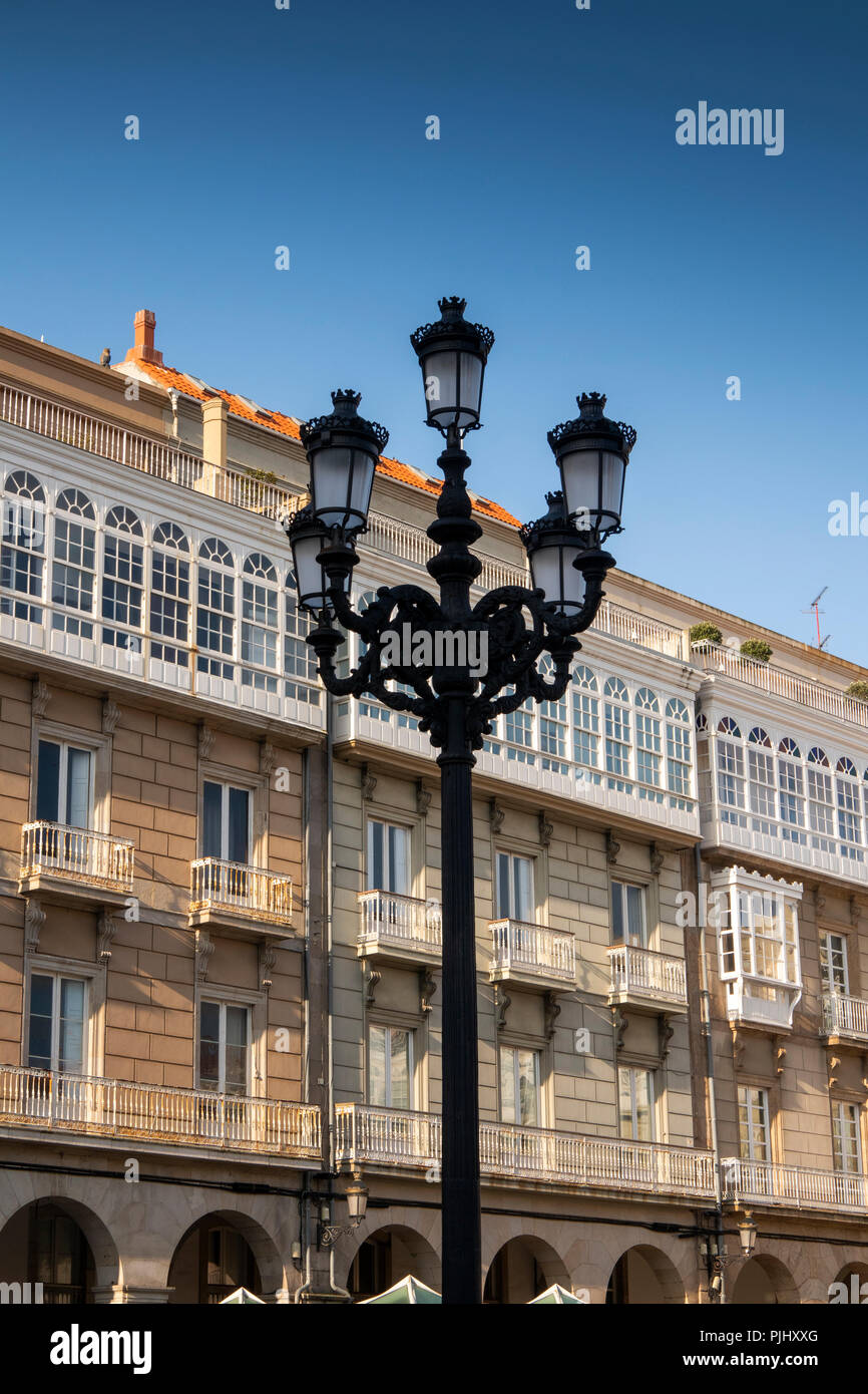 Spanien, Galizien, A Coruña, Praza de María Pita, Maria Pita Platz, Straße, Lampe Stockfoto