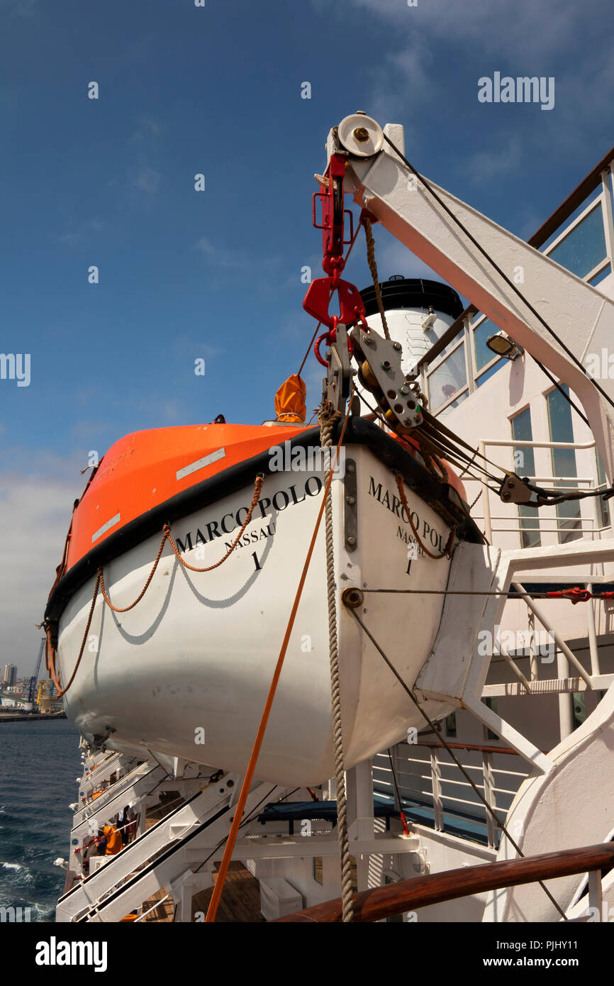 Spanien, Galizien, A Coruna, Hafen, MV Marco Polo Rettungsboot an Davit Stockfoto