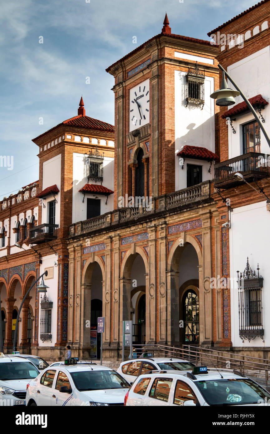 Spanien, Jerez de la Frontera, Bahnhof, kunstvoll Fassade Stockfoto