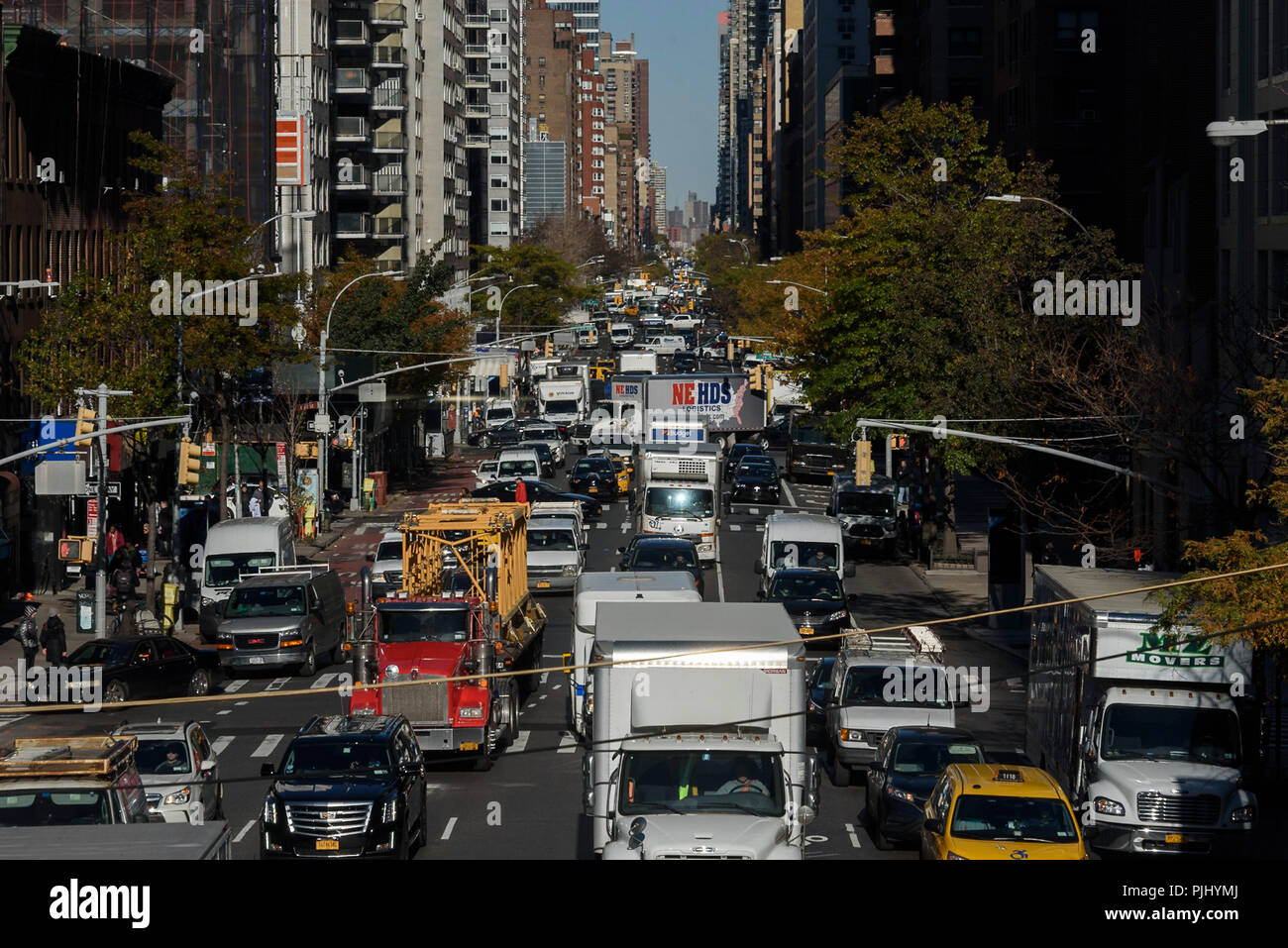 11-2017 New York, USA. Staus auf der 1. Avenue in der Nähe von East 62. Straße. Foto: © Simon Grosset Stockfoto