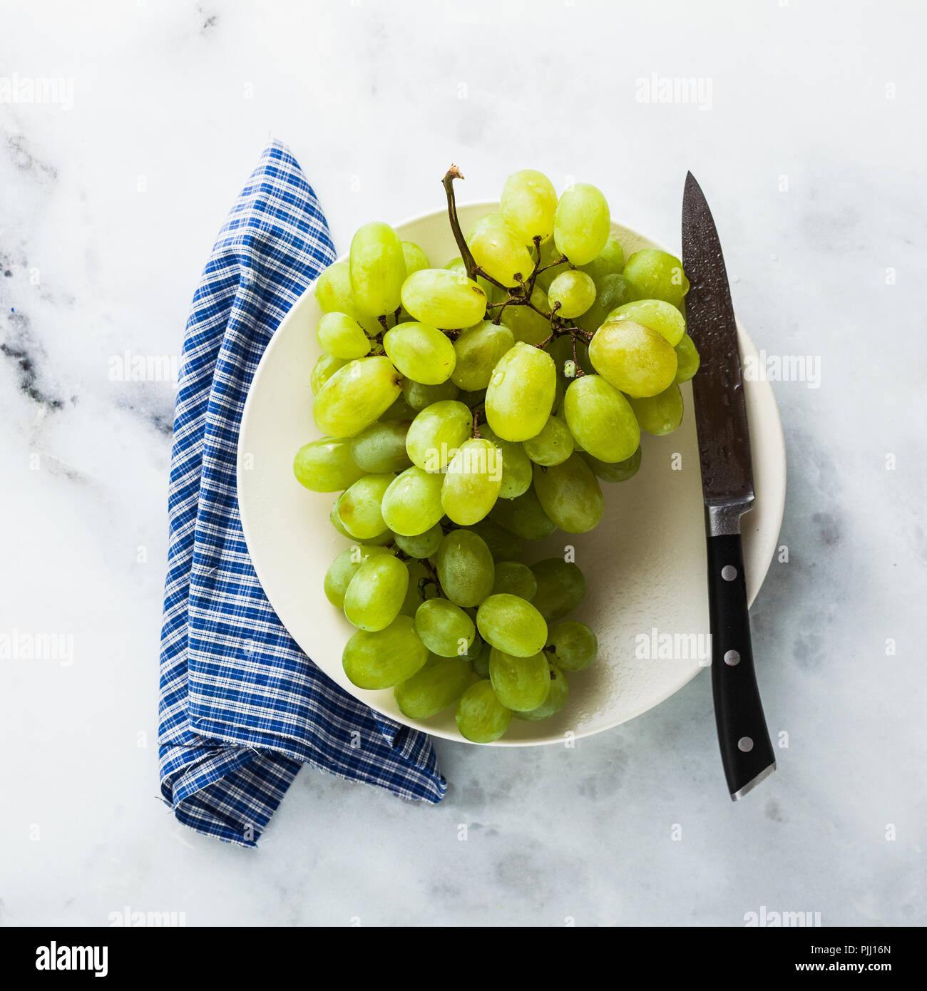 Farbige Gemüse und Obst auf dem Tisch. Vorbereitung der Morgen Säfte. gesunde Ernährung Stockfoto