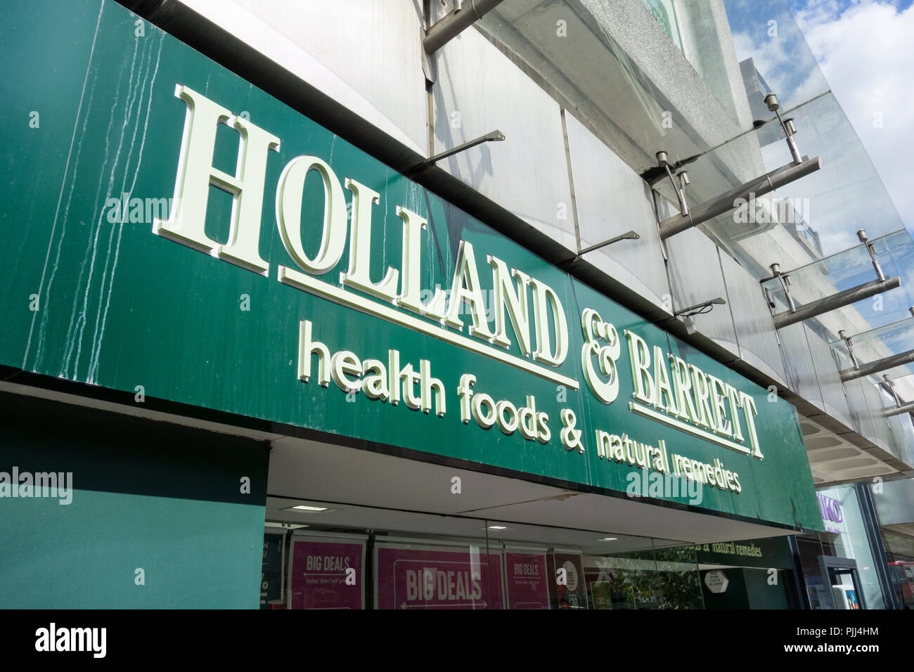 Holland & Barrett, Bioladen, Kings Mall Shopping Centre, King Street, Hammersmith, London, W6, UK Stockfoto