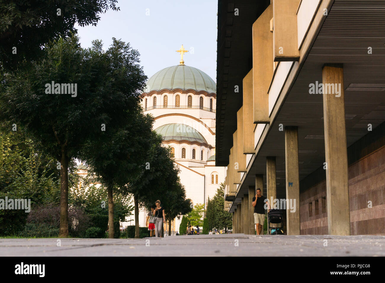 Low Angle View des Heiligen Sava Kirche am Vracar Plateau in Belgrad, Serbien. Stockfoto