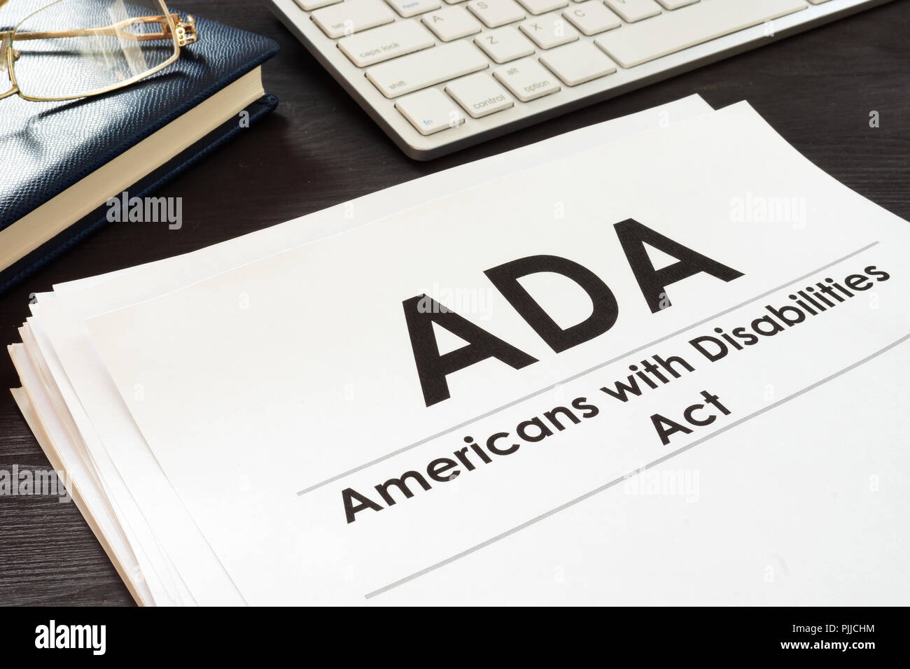 Amerikaner mit Behinderungen Act ADA und Gläser. Stockfoto