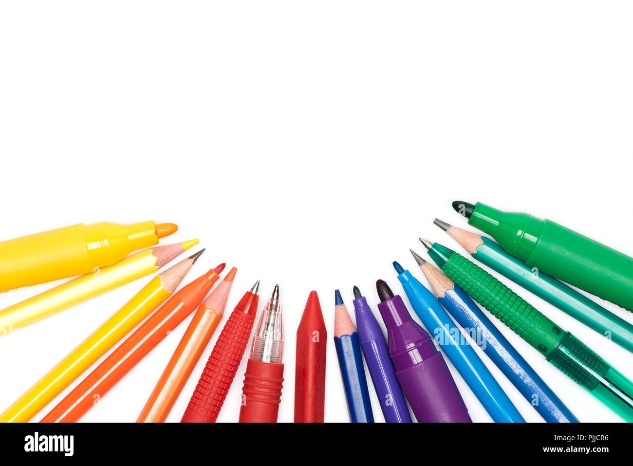 Schreibwaren rainbow Halbkreis auf weißem Hintergrund Stockfoto