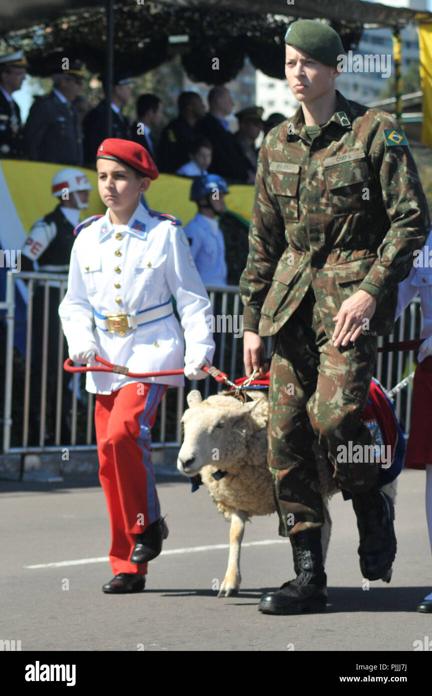 PORTO ALEGRE, RS - 07.09.2018: DESFILE 7 de Fevereiro PORTO ALEGRE - Die Civic Parade des 7. September fand in Porto Alegre am Freitag (07.). (Foto: Omar de Oliveira/Fotoarena) Stockfoto