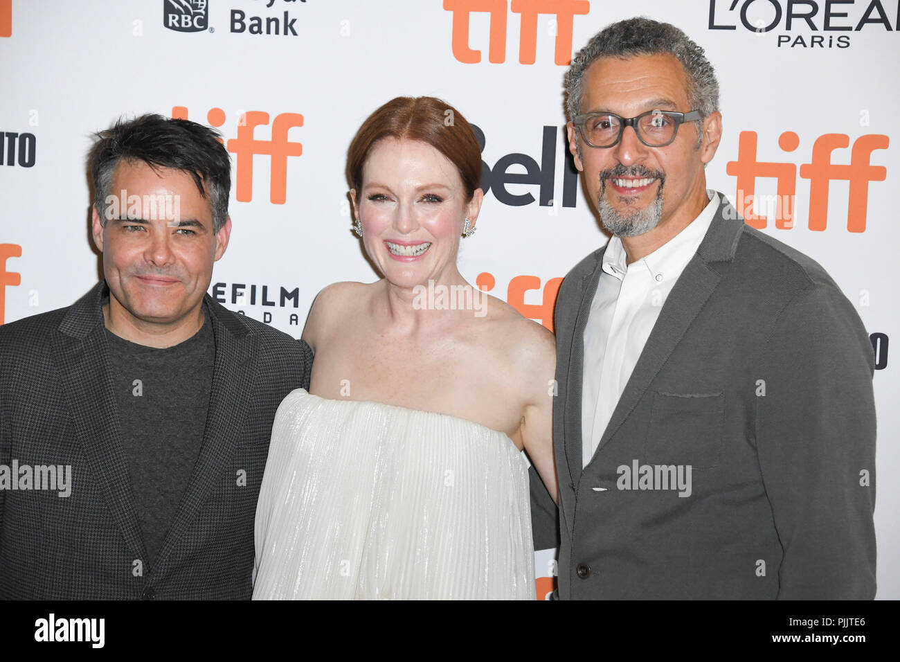 Toronto, Ontario, Kanada. 7. Sep 2018. Direktor SEBASTIÃN LELIO, Schauspielerin Julianne Moore und Schauspieler John TURTURRO teilnehmen "GLORIA BELL'Premiere während der 2018 Toronto International Film Festival in der Princess of Wales Theater am 07 September, 2018 in Toronto, Kanada Quelle: Igor Vidyashev/ZUMA Draht/Alamy leben Nachrichten Stockfoto