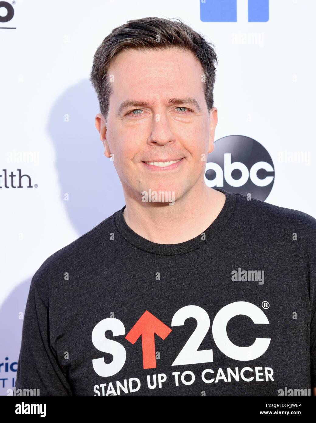 Barker Hangar, Kalifornien, USA. 7. Sep 2018. ED HELMS besucht Stand bis zu Krebs Mark 10 Jahre Auswirkungen in der Krebsforschung an der Biennale telecast bei Barker Hangar in Santa Monica, Kalifornien. Credit: Billy Bennight/ZUMA Draht/Alamy leben Nachrichten Stockfoto