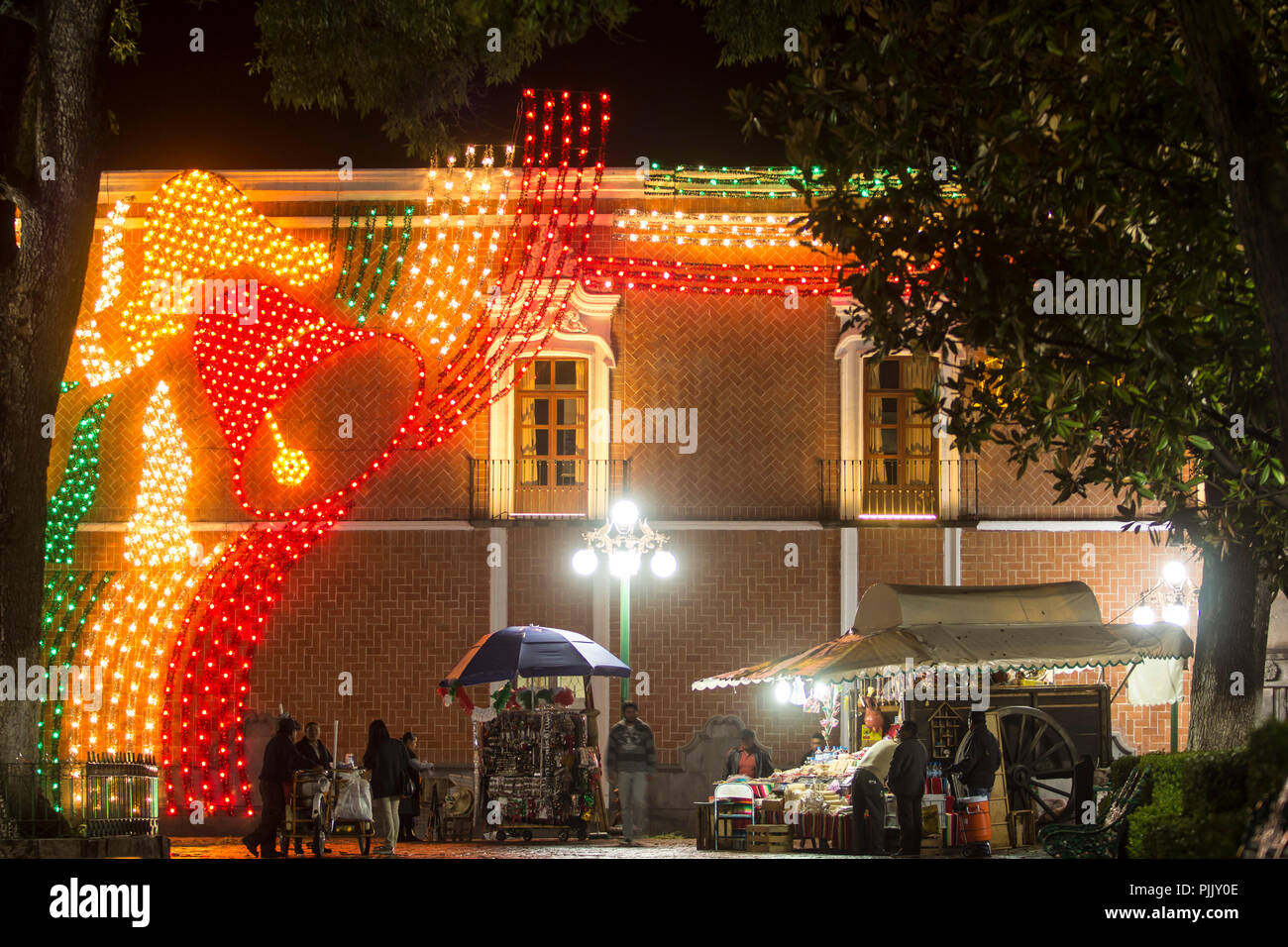 Tlaxcala, Mexiko - September 03.2018 Tlaxcala Innenstadt ist mit Lichtern geschmückt mexikanischen Unabhängigkeitstag zu feiern. Stockfoto