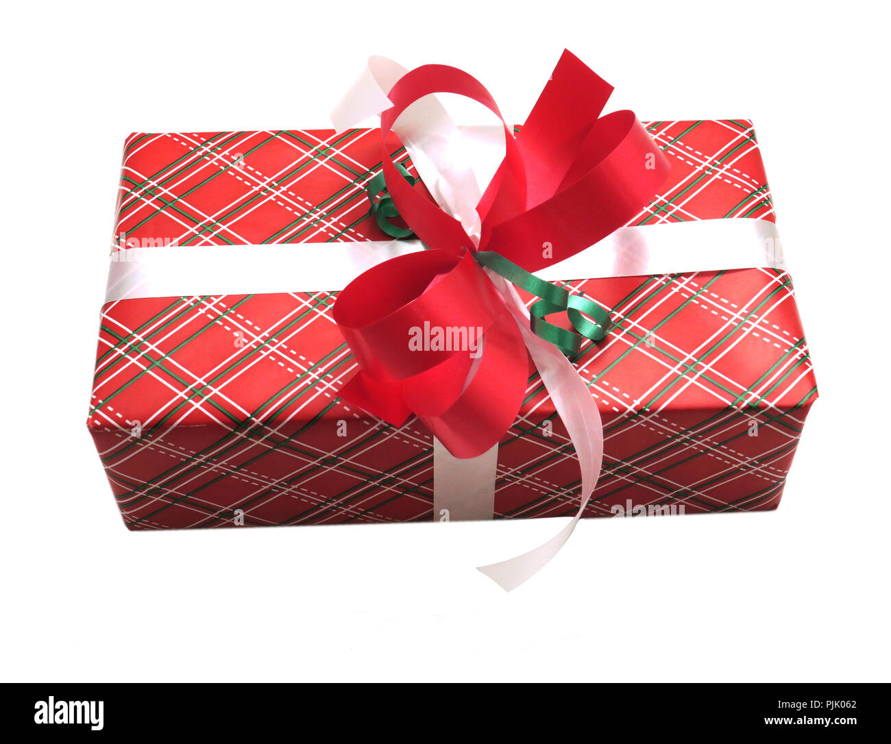 Weihnachtsgeschenk Wrap mit einem dekorativen roten und weißen Bogen Stockfoto