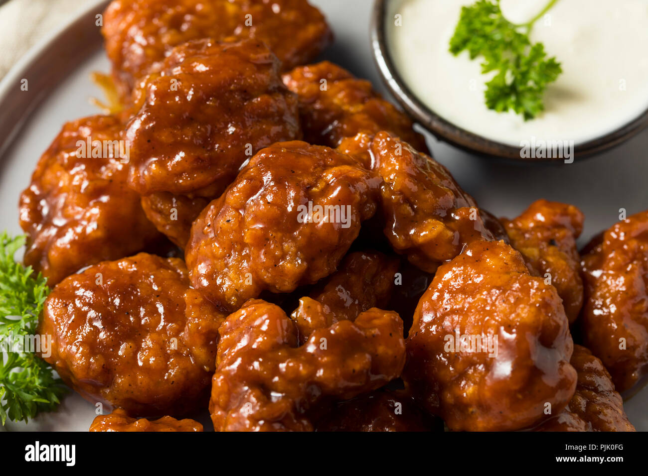 Grill ohne Knochen Chicken Wings mit Blue Cheese Stockfoto