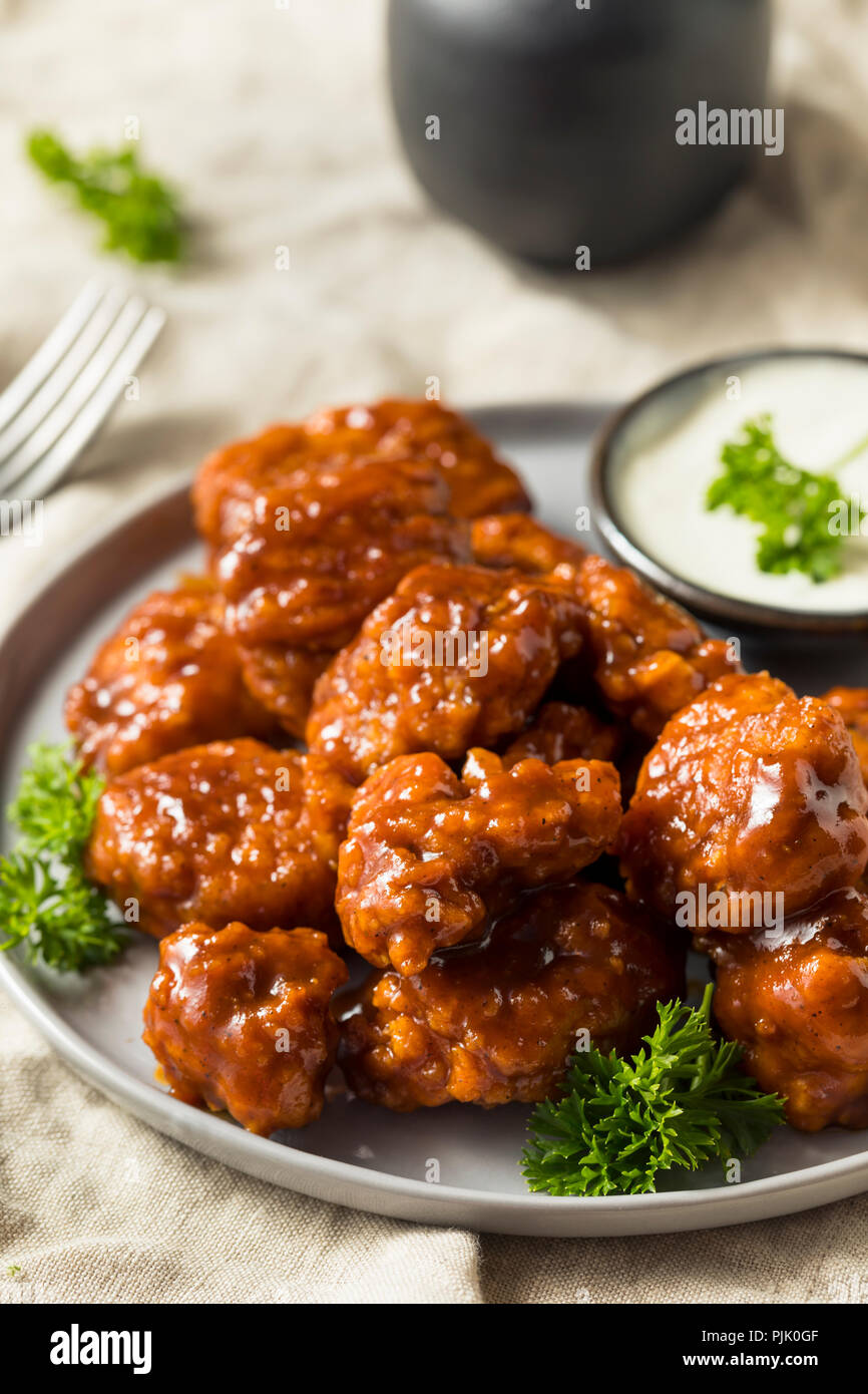 Grill ohne Knochen Chicken Wings mit Blue Cheese Stockfoto