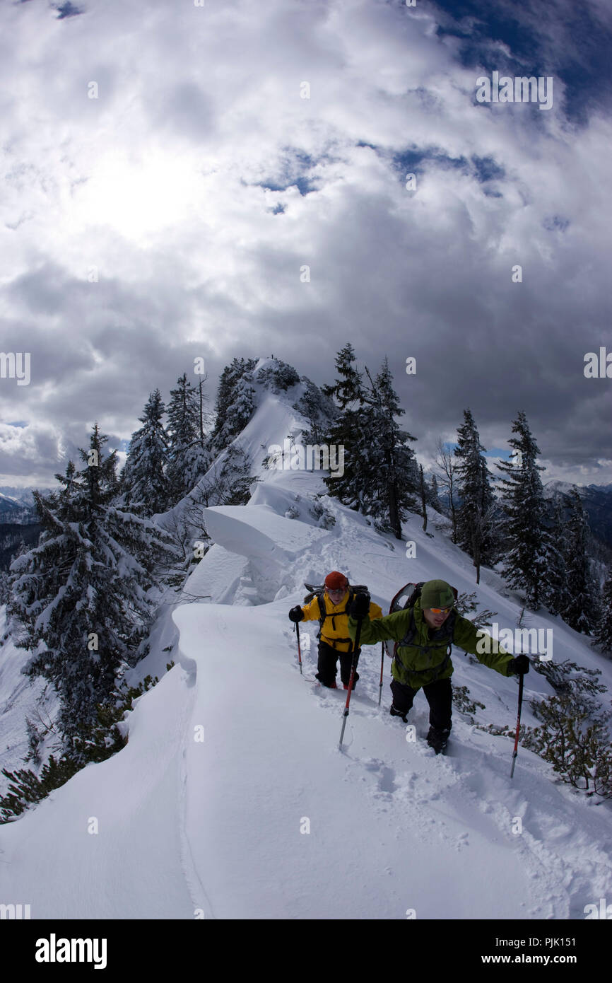 Schneeschuh Wanderer am Rabenkopf, Jachenau, Bayerische Alpen, Oberbayern, Bayern, Deutschland Stockfoto