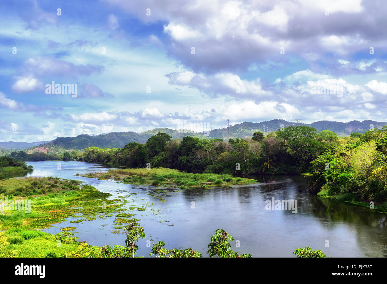 Eine schöne Übersicht der Chagres River National Park, Panama. Rio Chagres River schneidet tief in die tropischen Wälder Stockfoto