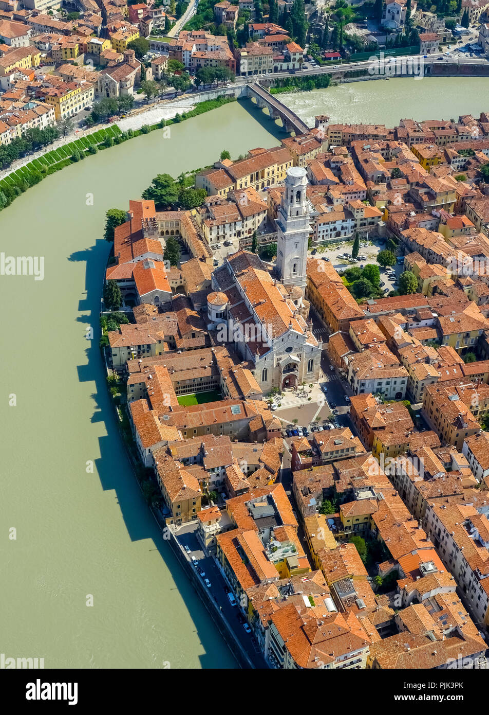 Luftaufnahme, Verona Kathedrale Kathedrale Santa Maria Matricolare, Verona Stadtzentrum, Fluss Adige, Südtirol, Norditalien, Verona, Venetien, Italien Stockfoto