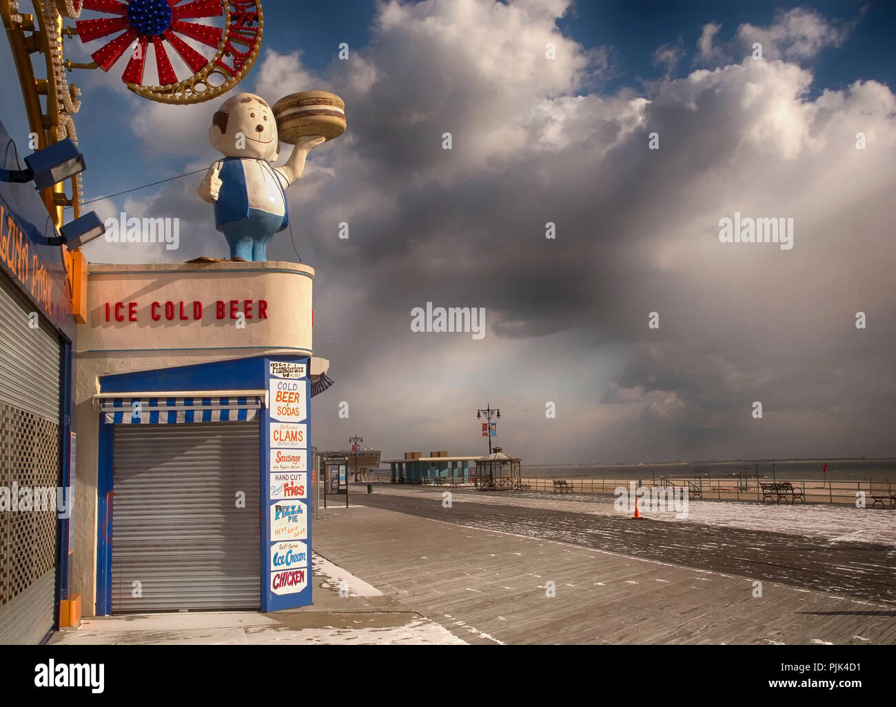 Luna Park in Coney Island, Brooklyn, New York City, USA, Stände und Fahrgeschäfte sind im Winter geschlossen, Stockfoto