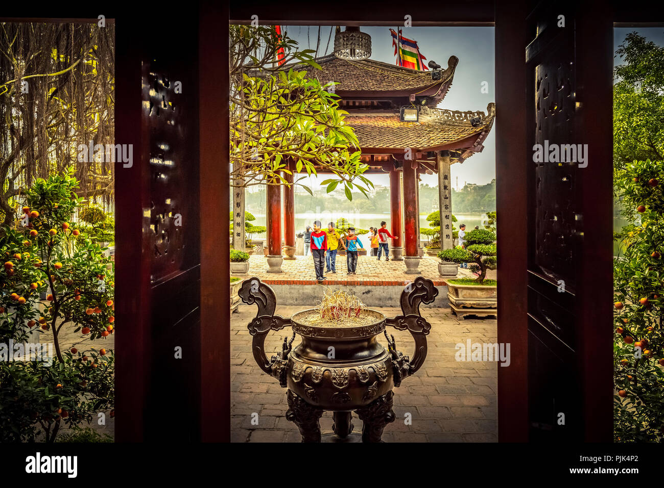 Asien, Vietnam, Hanoi Tempel, See, Hoan Kiem, Eingang, Portal Stockfoto