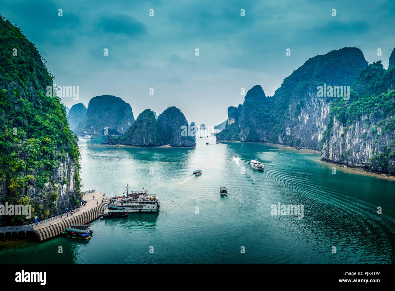 Asien, Vietnam, Provinz Quang Ninh, Halong Bay Stockfoto