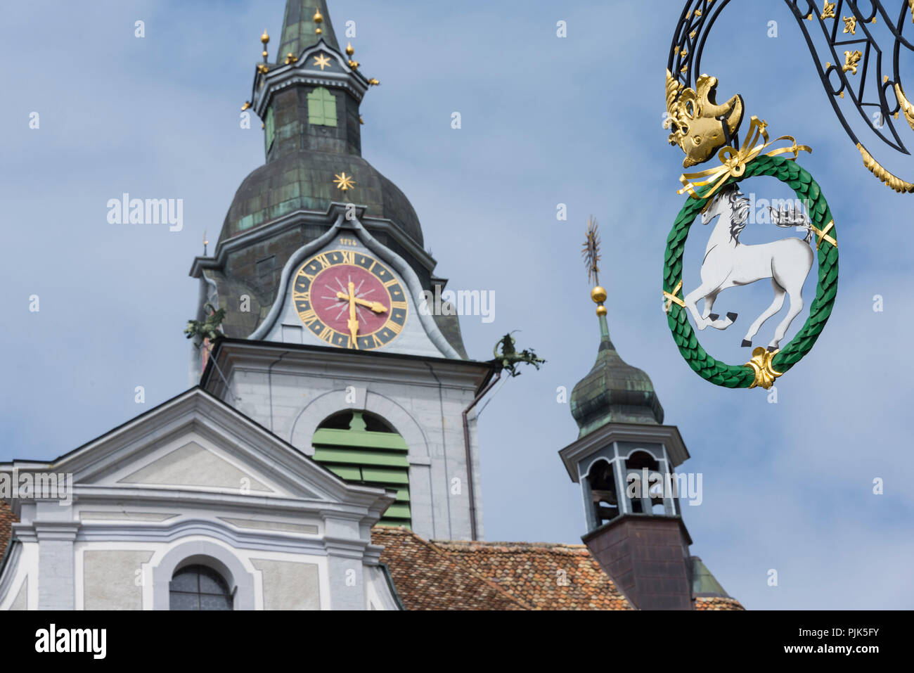 Hauptplatz mit Pfarrkirche St. Martin, Schwyz, Kanton Schwyz, Schweiz Stockfoto