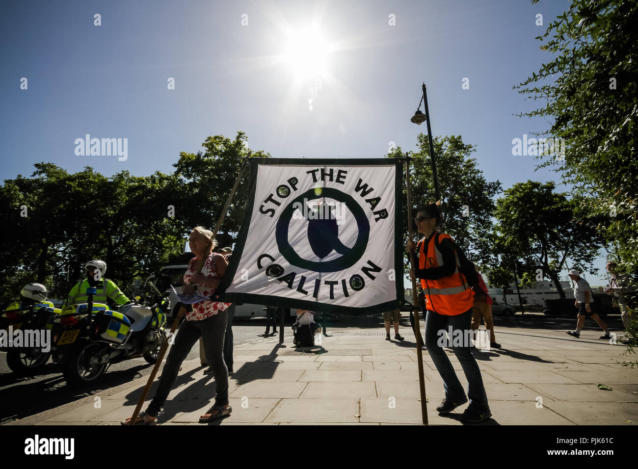 Anti-kriegs-Demonstration in London, während westliche Militärintervention in Syrien. Stockfoto