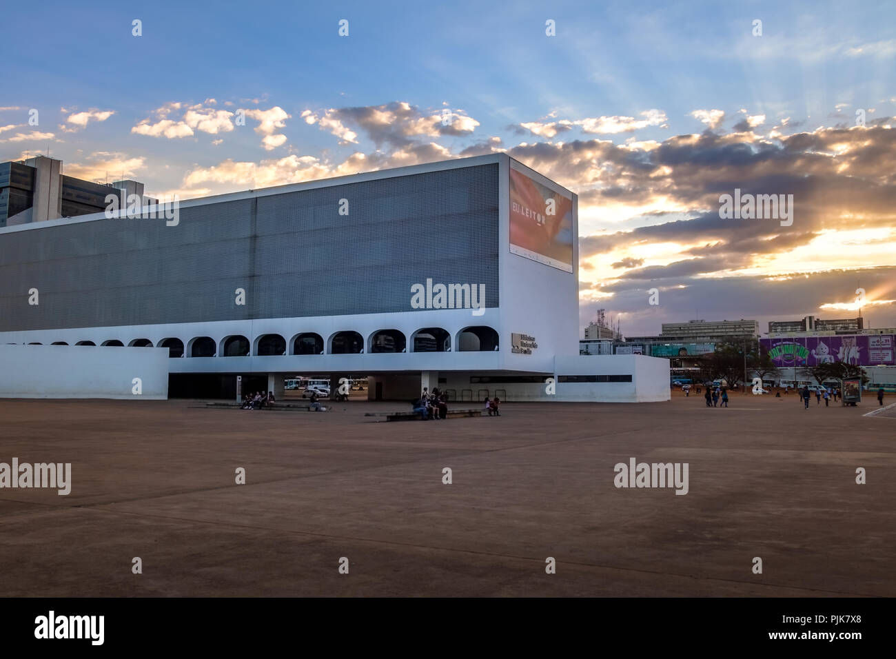 Nationalbibliothek bei Sonnenuntergang - Brasilia, Distrito Federal, Brasilien Stockfoto