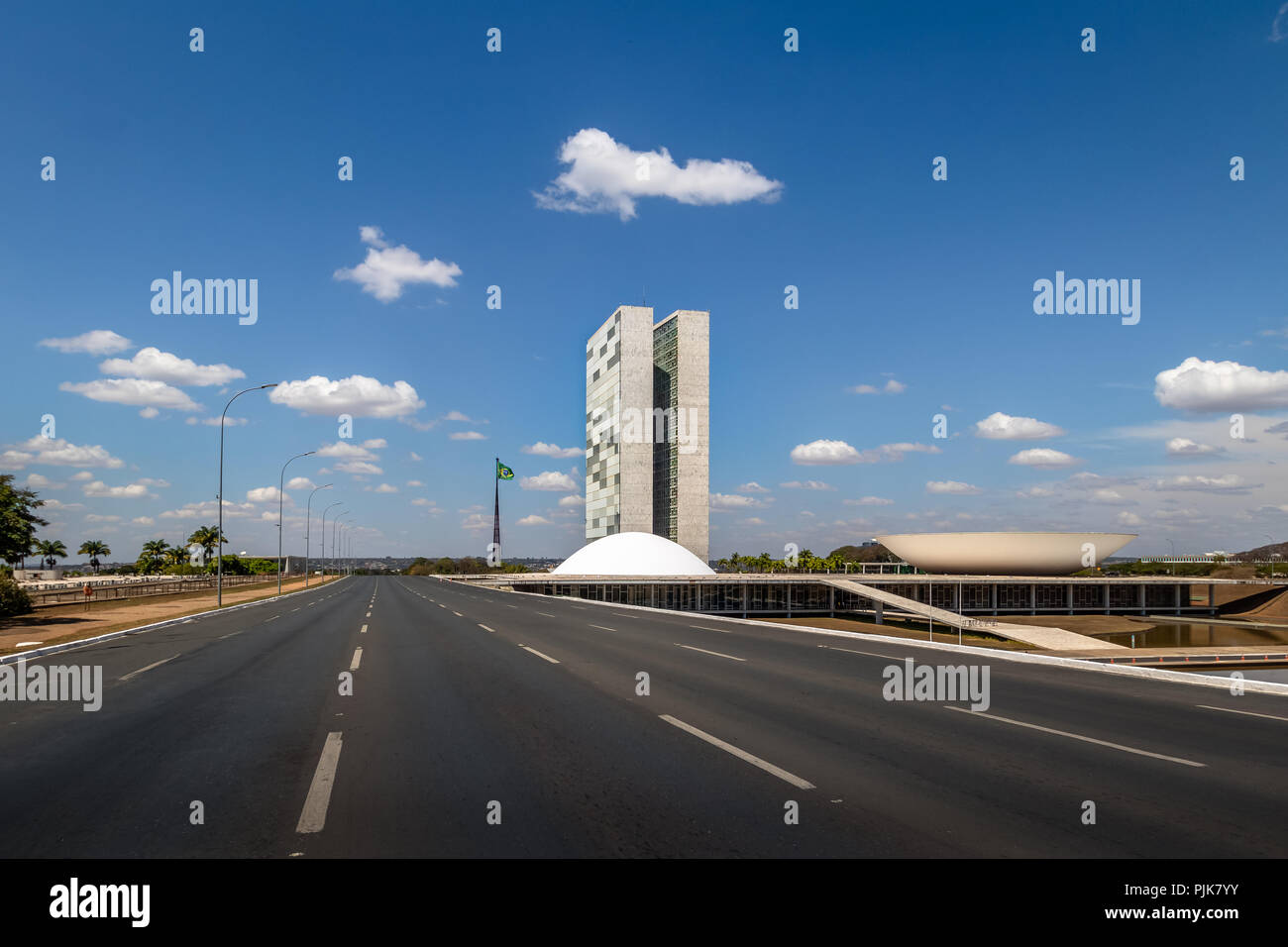 Monumentale Achse (Eixo Monumental) Avenue und der brasilianischen Nationalen Kongress - Brasilia, Distrito Federal, Brasilien Stockfoto
