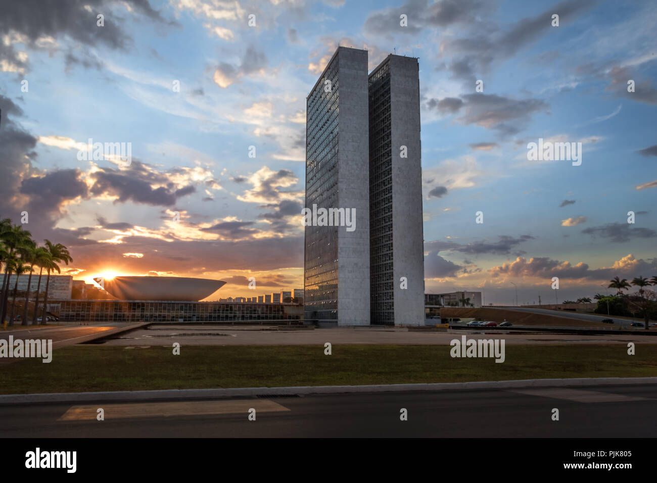 Brasilianischen Nationalen Kongress bei Sonnenuntergang - Brasilia, Distrito Federal, Brasilien Stockfoto
