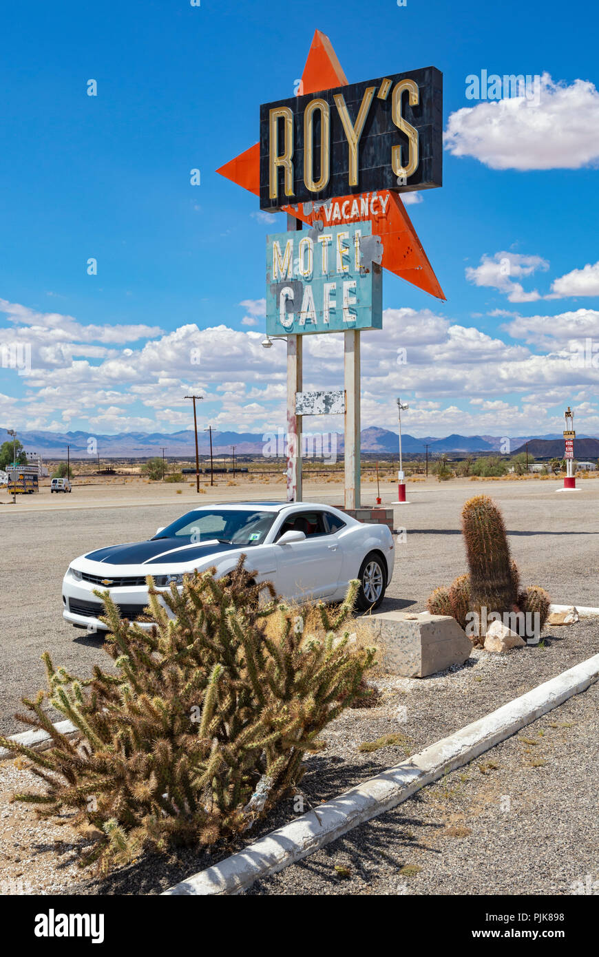 Kalifornien, Mojave Wüste, San Bernardino County, der historischen Route 66, Amboy, Roy's Motel, Cafe, high Performance Car Stockfoto