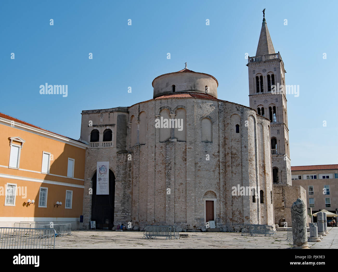 Die Kirche des hl. Donatus im nord-östlichen Teil des Forum Romanum, in Zadar, Kroatien zu erfassen. Stockfoto