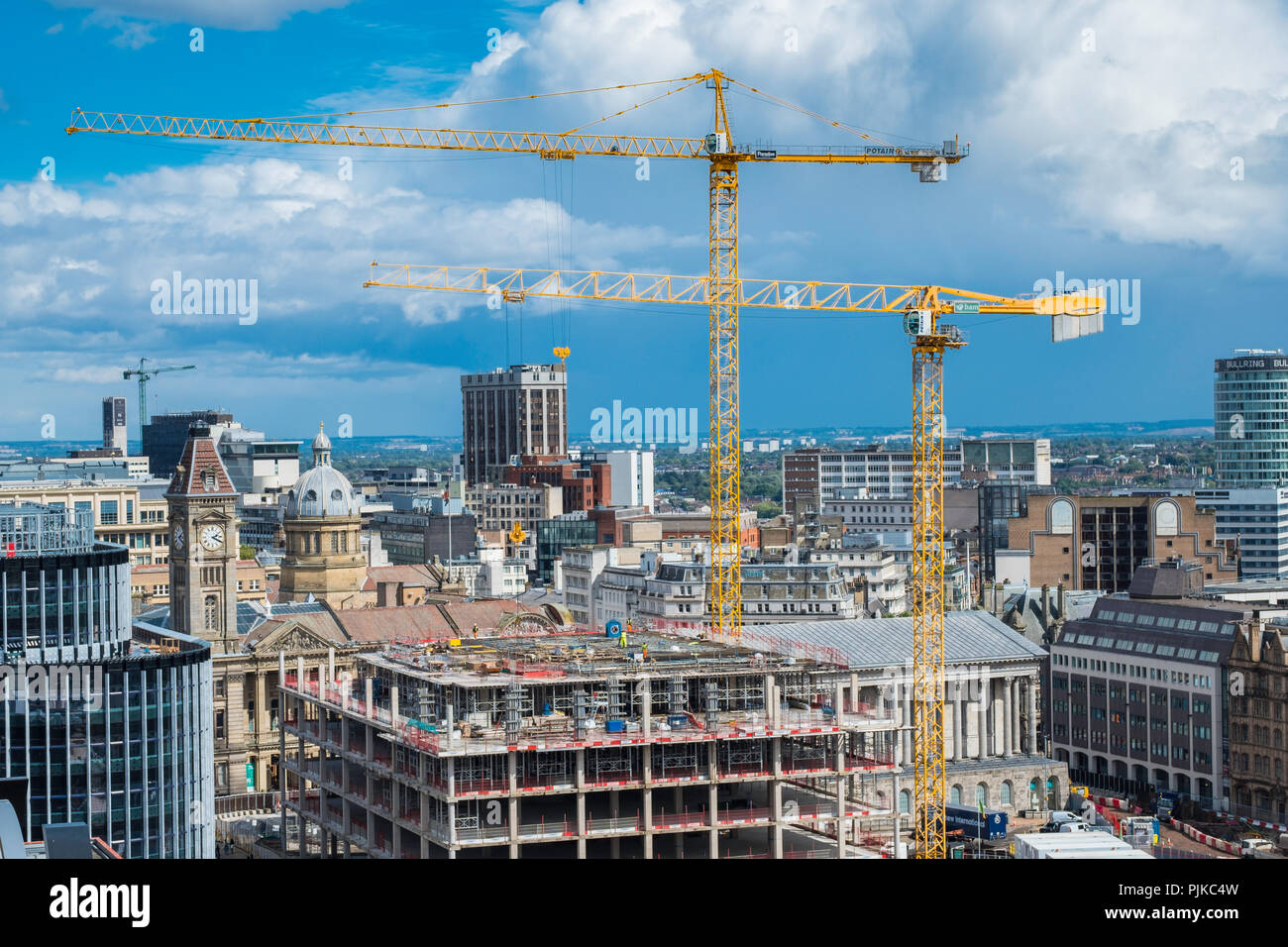 Mit Blick auf Centenary Square aus der Bibliothek von Birmingham an der Sanierung der Stadt. Stockfoto