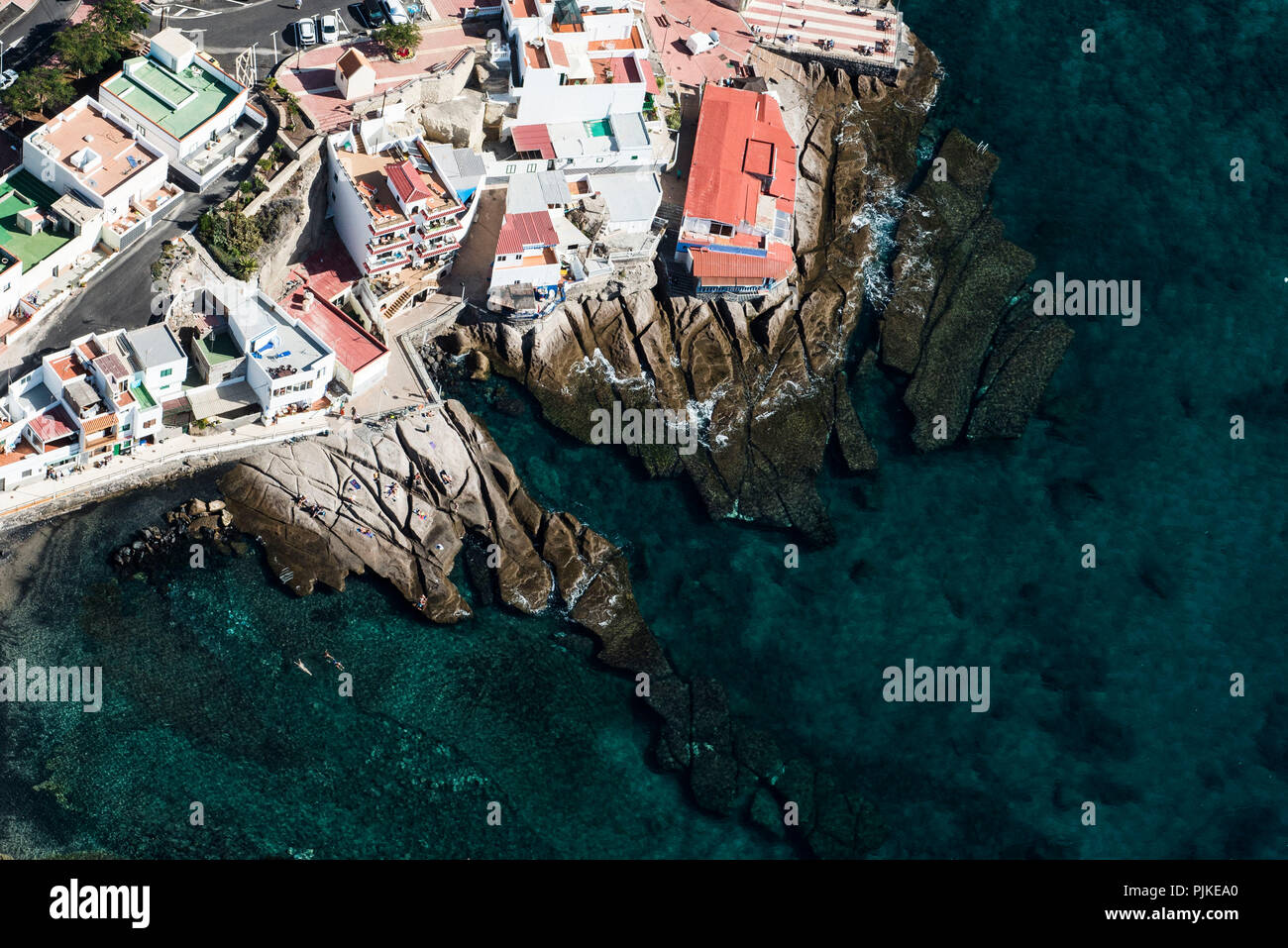 Teneriffa mit Fischerdorf Caleta an der Costa Adeje, Luftaufnahme, Westküste, Atlantik, Spanien Stockfoto