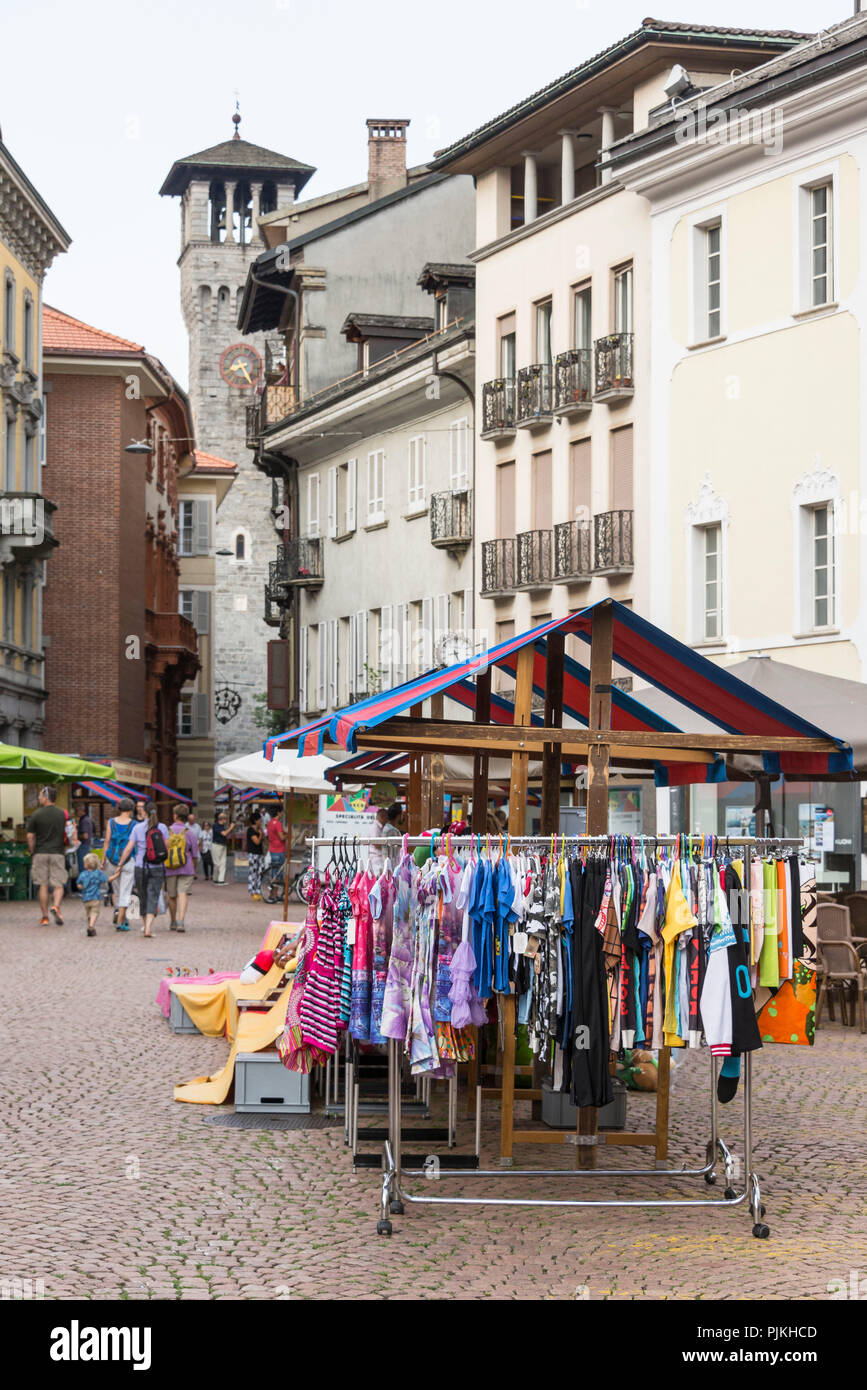 Markt am Samstag in der Stadt, Bellinzona, Tessin, Schweiz Stockfoto
