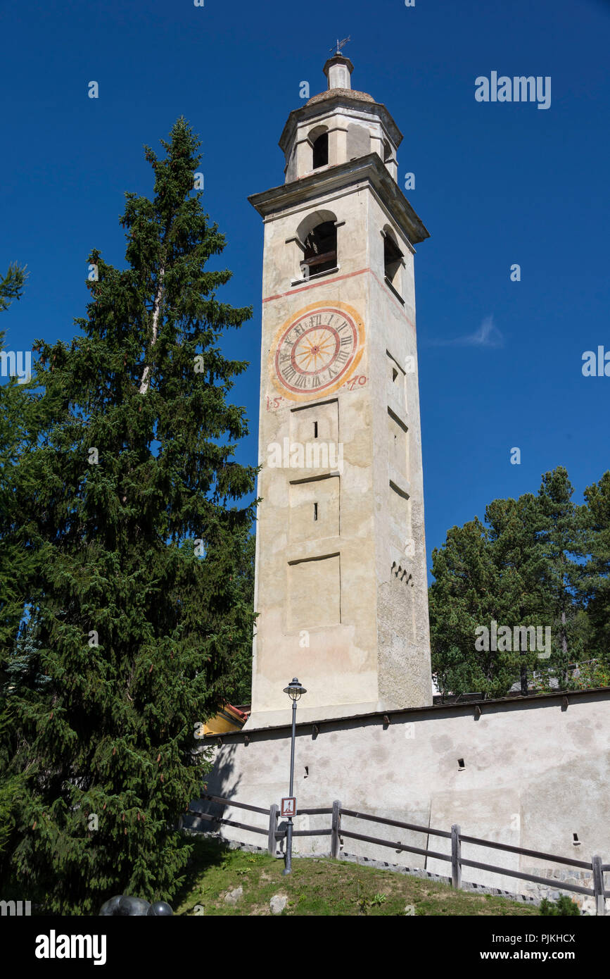 Schiefe Turm von der Mauritius Kirche in der Waldlichtung, St. Moritz, Oberengadin, Engadin, Graubünden, Schweiz Stockfoto