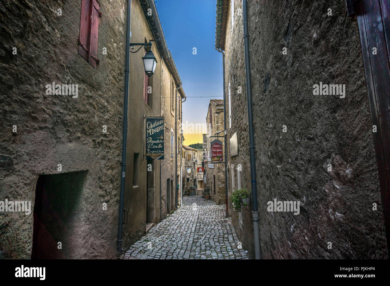 Gasse in Minerve, wurde das Dorf der letzte Ort der Flucht der Katharer im 13. Jahrhundert Stockfoto