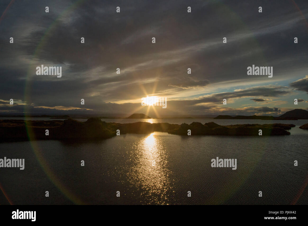 Island, Myvatn See, Sonnenuntergang, Sonnenstrahlen, Stockfoto