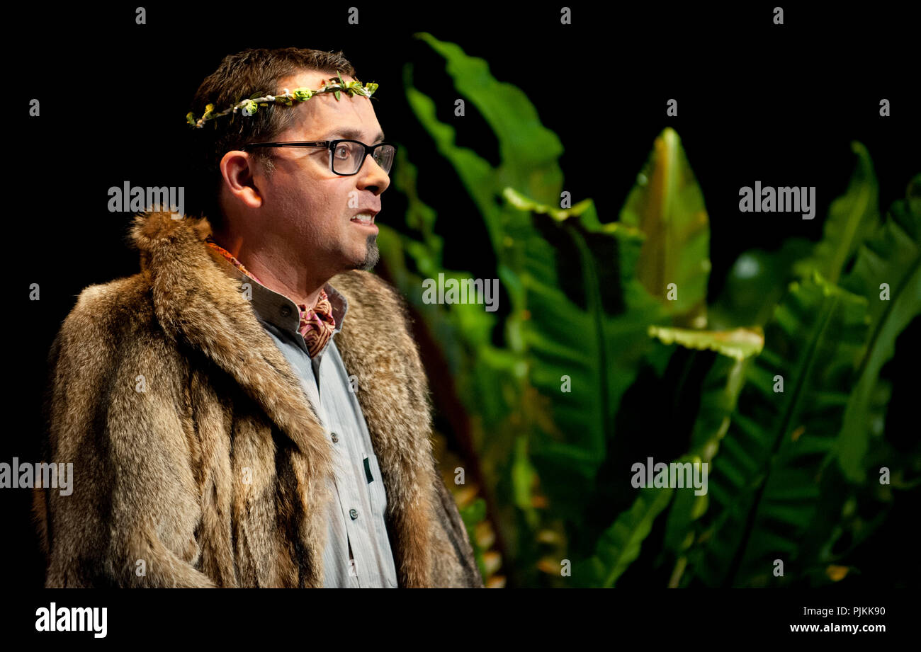 Theater Company de Dijlezonen spielen De Vrek von Molière unter der Regie von Gie Beullens (Belgien, 22/01/2015) Stockfoto