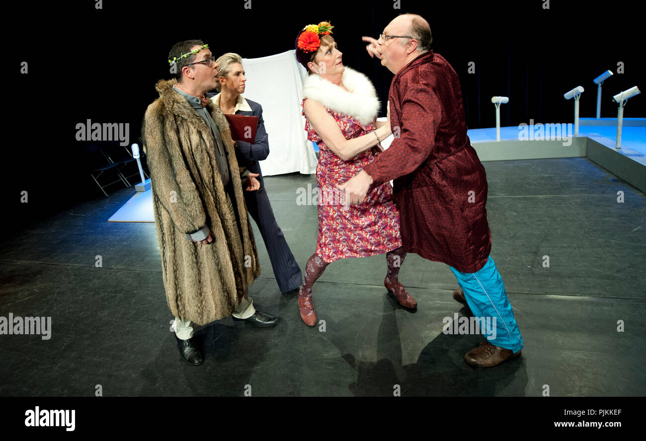 Theater Company de Dijlezonen spielen De Vrek von Molière unter der Regie von Gie Beullens (Belgien, 22/01/2015) Stockfoto