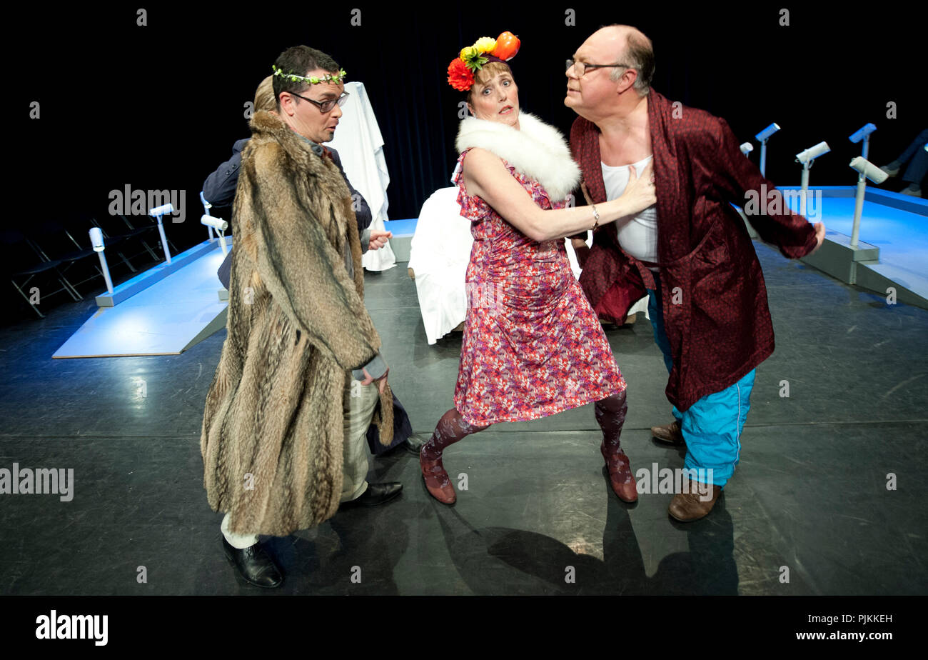 Theater Company de Dijlezonen spielen De Vrek von Molière unter der Regie von Gie Beullens (Belgien, 22/01/2015) Stockfoto