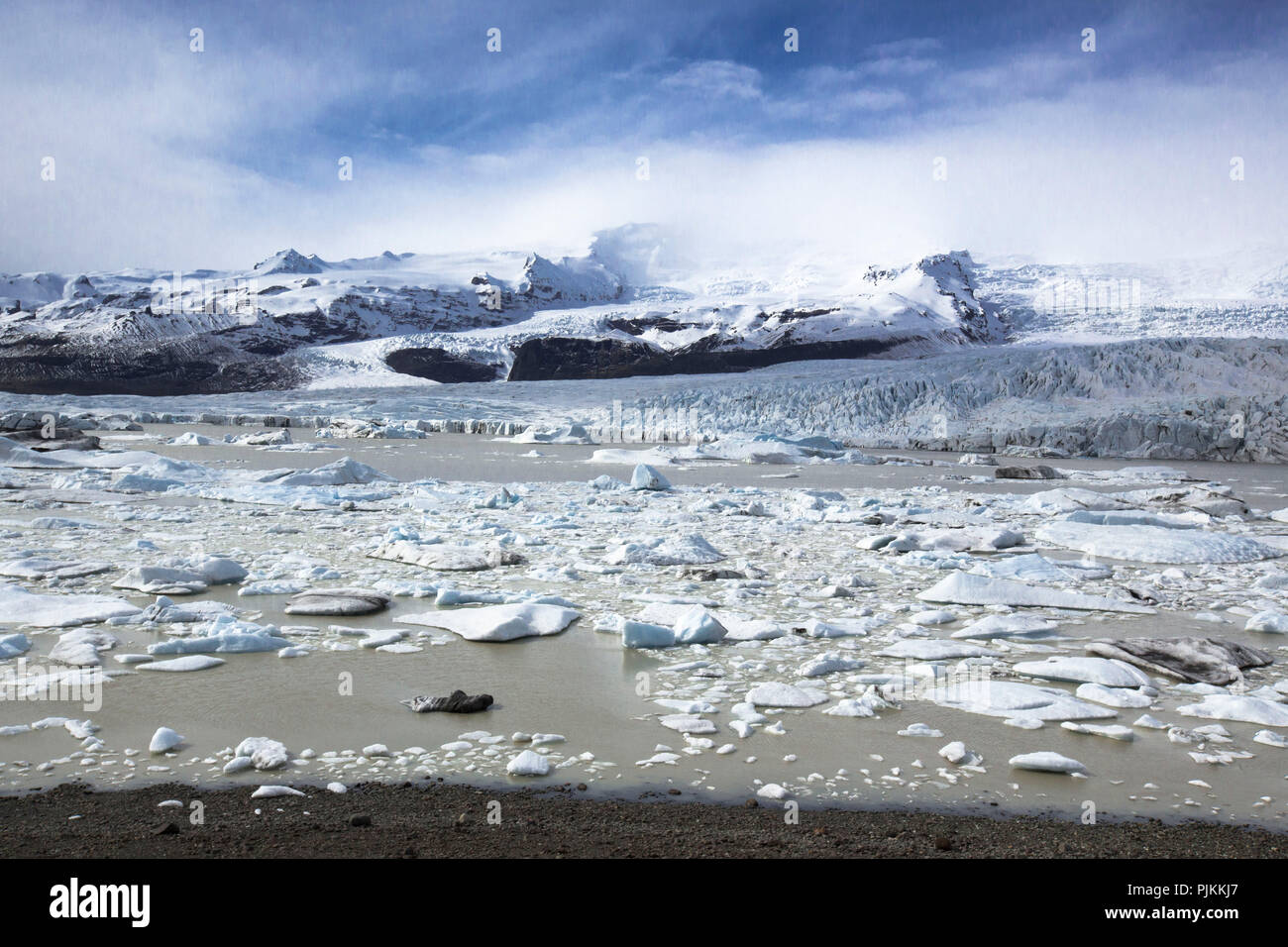 Island, Eisbrocken auf der Gletscherlagune Jökulsarlon, Island, Eis, Eisbrocken, in den Bergen, See Stockfoto