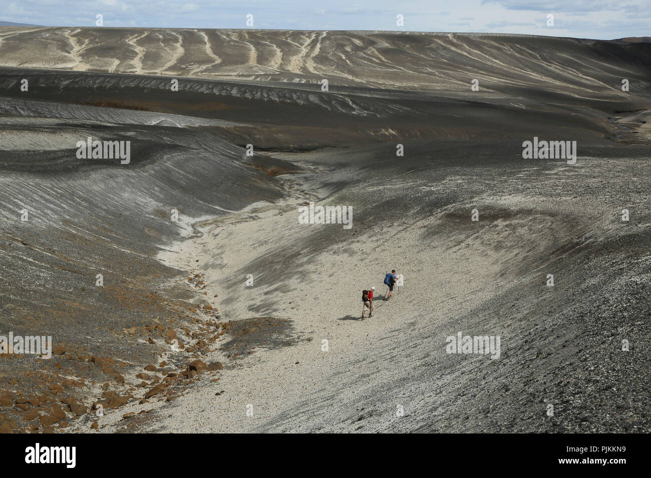 Island, lava Wüste Lambafitjarhraun, zwei einsame Wanderer, Stockfoto