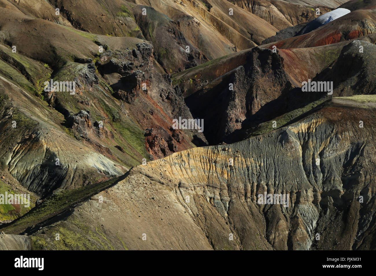 Island, Landschaft im Fjallabak, Detail, farbig, Erosion, Schnee bleibt, Stockfoto