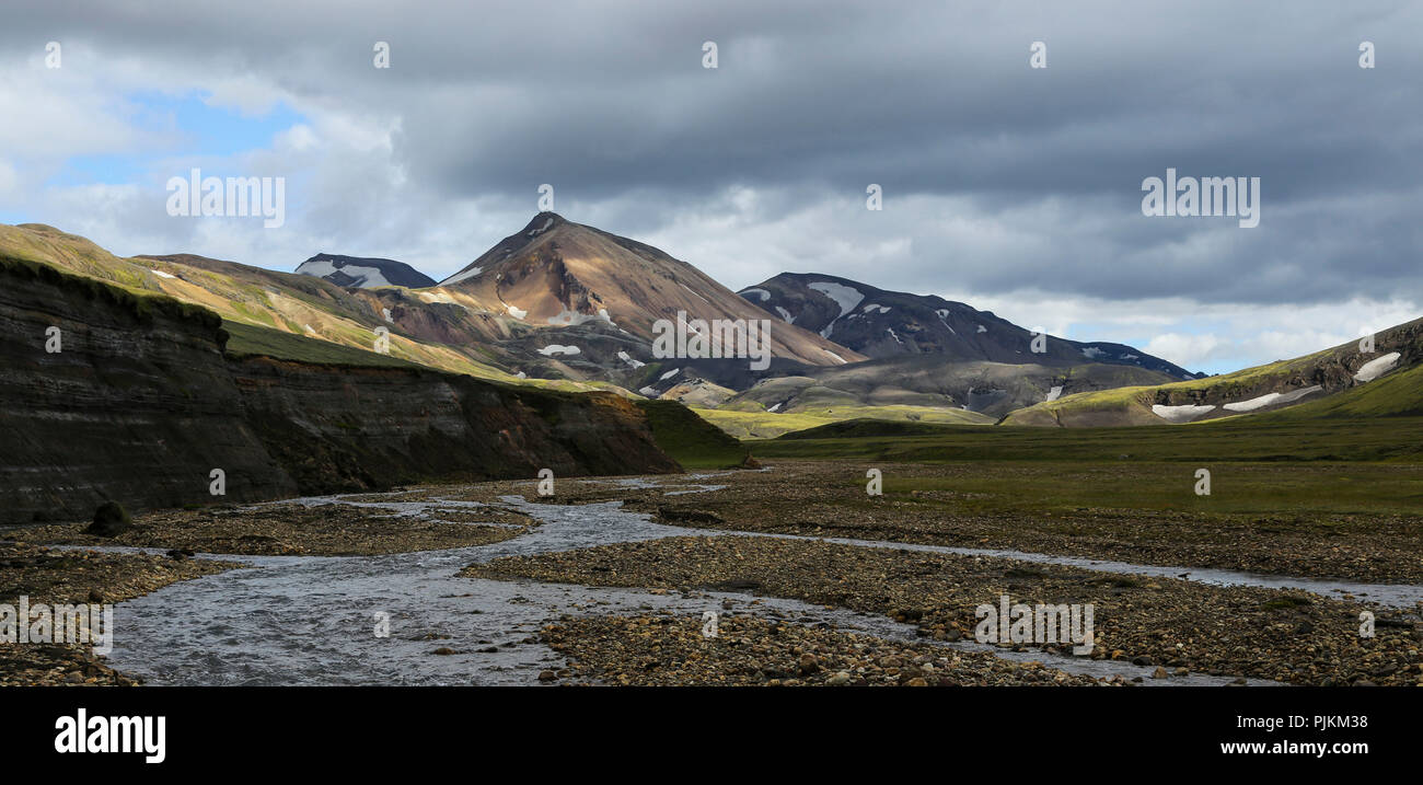 Island, Highlands, Llosa Fluss, rhyolith Berge, Spiel von Farben, Licht und Schatten Stockfoto