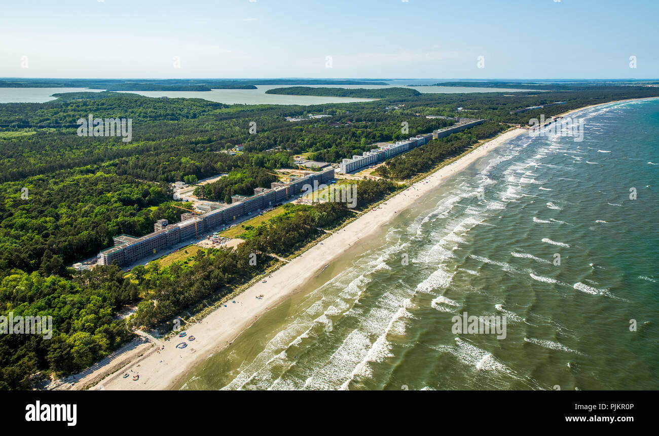 KdF Bad Prora, ehemaligen Holiday Resort der Nationalsozialisten Kraft durch Freude, mit Sandstrand von Binz auf der Insel Rügen, Rügen, Ostsee, Binz, Küste, Strand, Stühle, Binz, Ostsee, Mecklenburg-Vorpommern, Vorpommern, Mecklenburg-Vorpommern, Deutschland Stockfoto