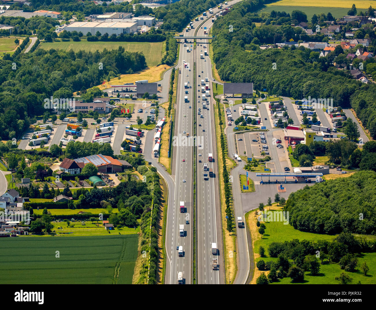 Autobahn A2, Raststätte Rhynern, LKW-Parkplätze, Brüche, Lenkzeiten, Hamm, Ruhrgebiet, Nordrhein-Westfalen, Deutschland Stockfoto